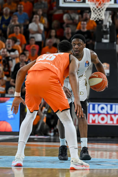 本泽马因伤 本泽马因伤