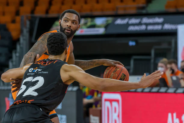 队赢下比赛 队赢下比赛