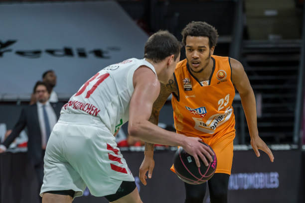 疑在球迷间 疑在球迷间