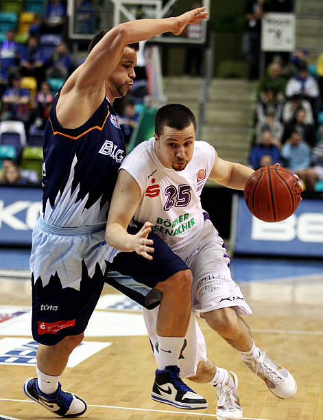 卫之间的空 卫之间的空